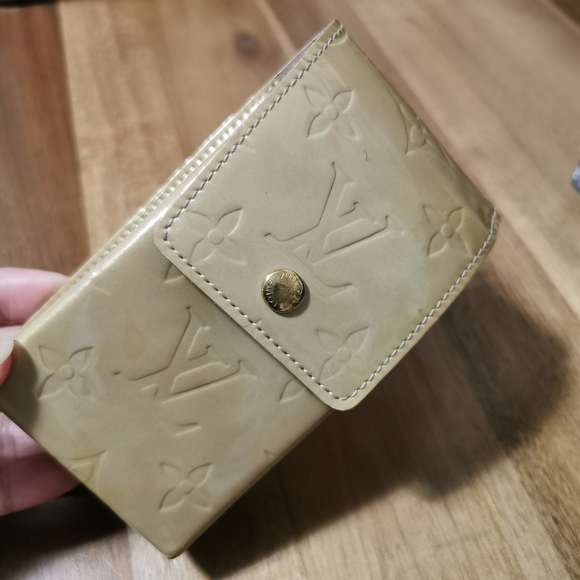 Louis Vuitton Accessories - Louis Vuitton Vernis Leather in Yellow Beige Monogram Holder